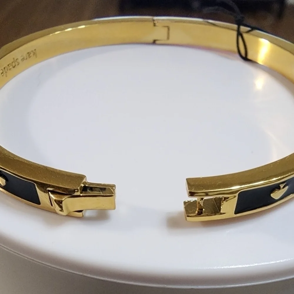 Kate Spade Spot the Spade Enamel Hinged Bangle Bracelet in Black